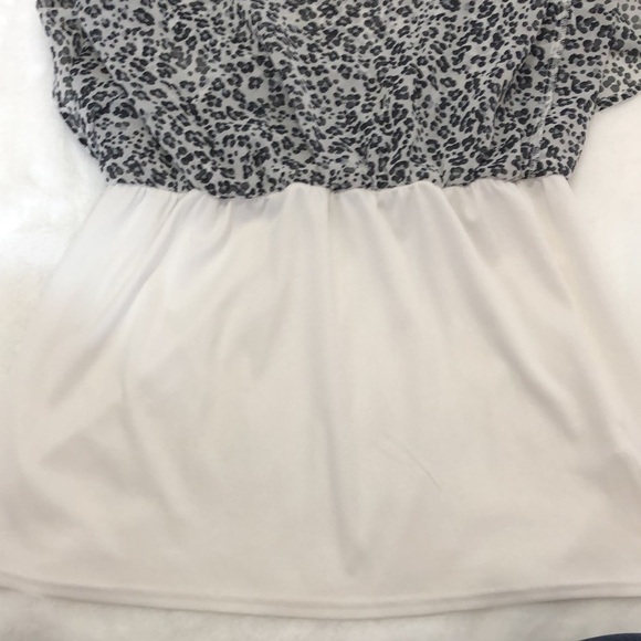 Garage Skirt Size Medium Printed Above the Knee with White Slip Underneath - Picture 6 of 6